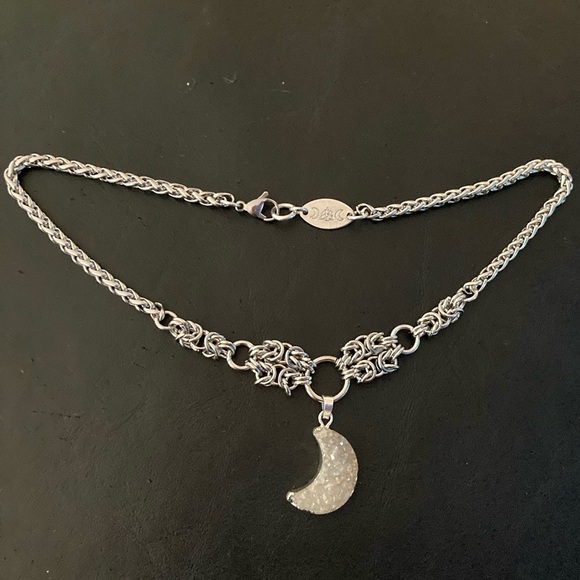 Handmade maille gemstone white druzy quartz crystal crescent moon boho necklace - Picture 8 of 14